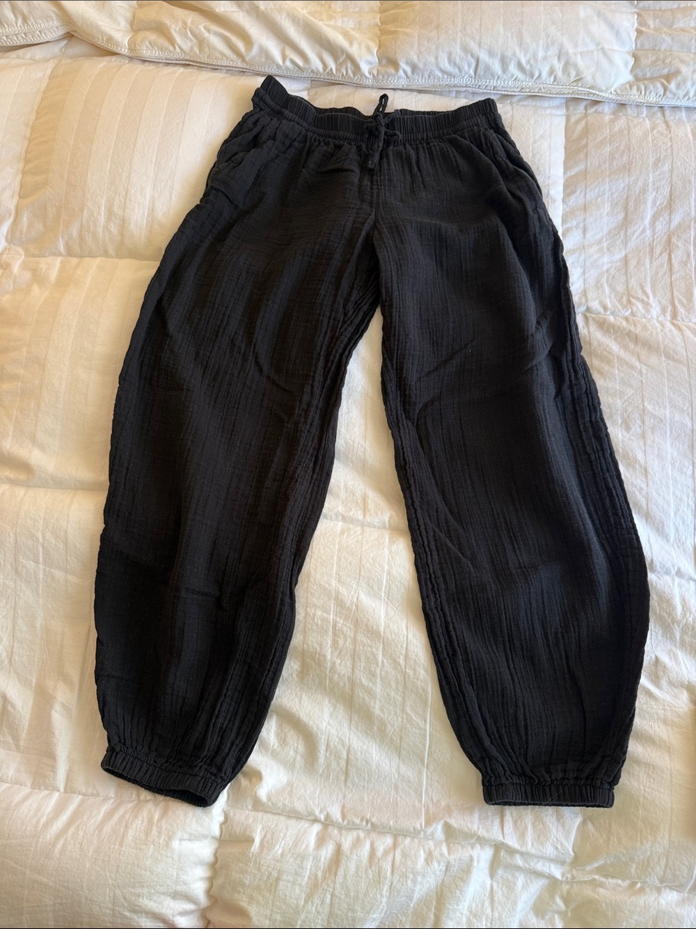 GAP Women’s Black Elastic-Waist Jogger Pants